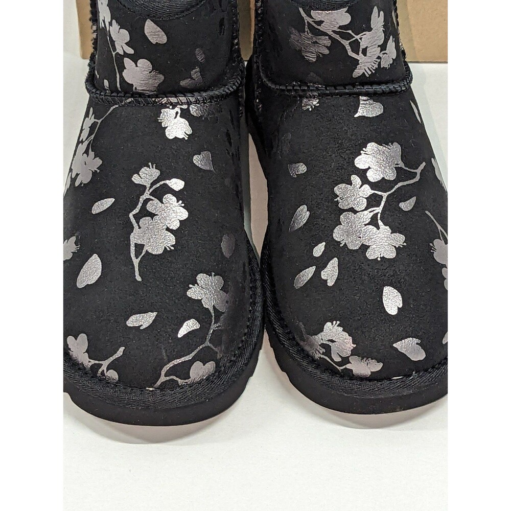 UGG - Picture 4 of 7